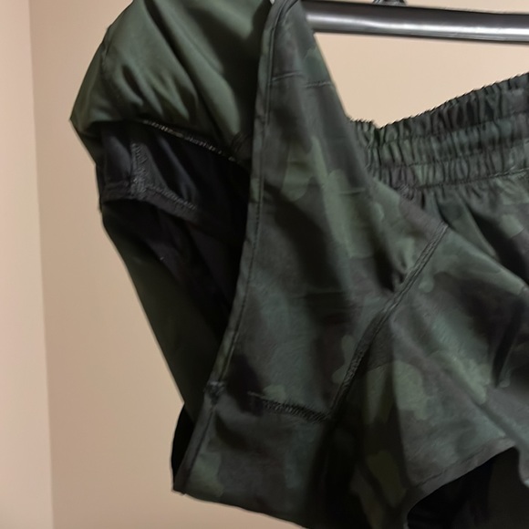 Camo athletic shorts, size small - Picture 5 of 6